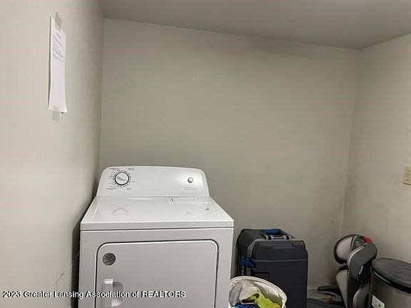3rd image of 901 N Lansing St
