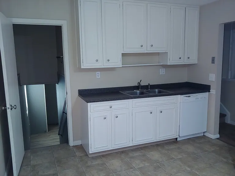 3121 Westmar Dr — Photo 6