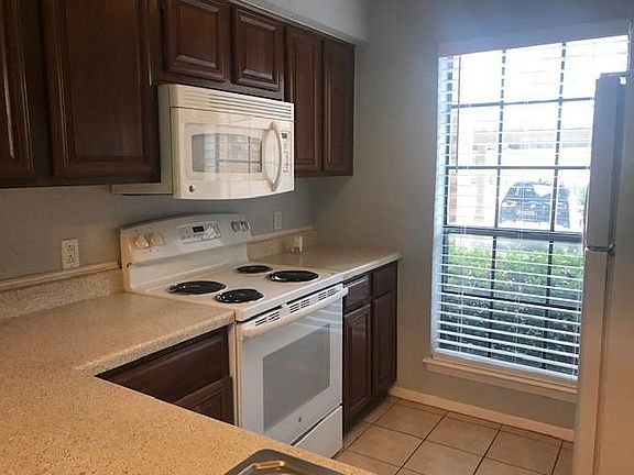3rd image of 3131 W Park Blvd