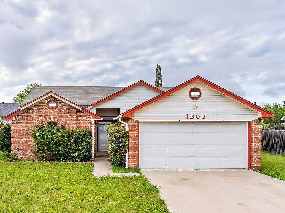4203 Vicki Dr