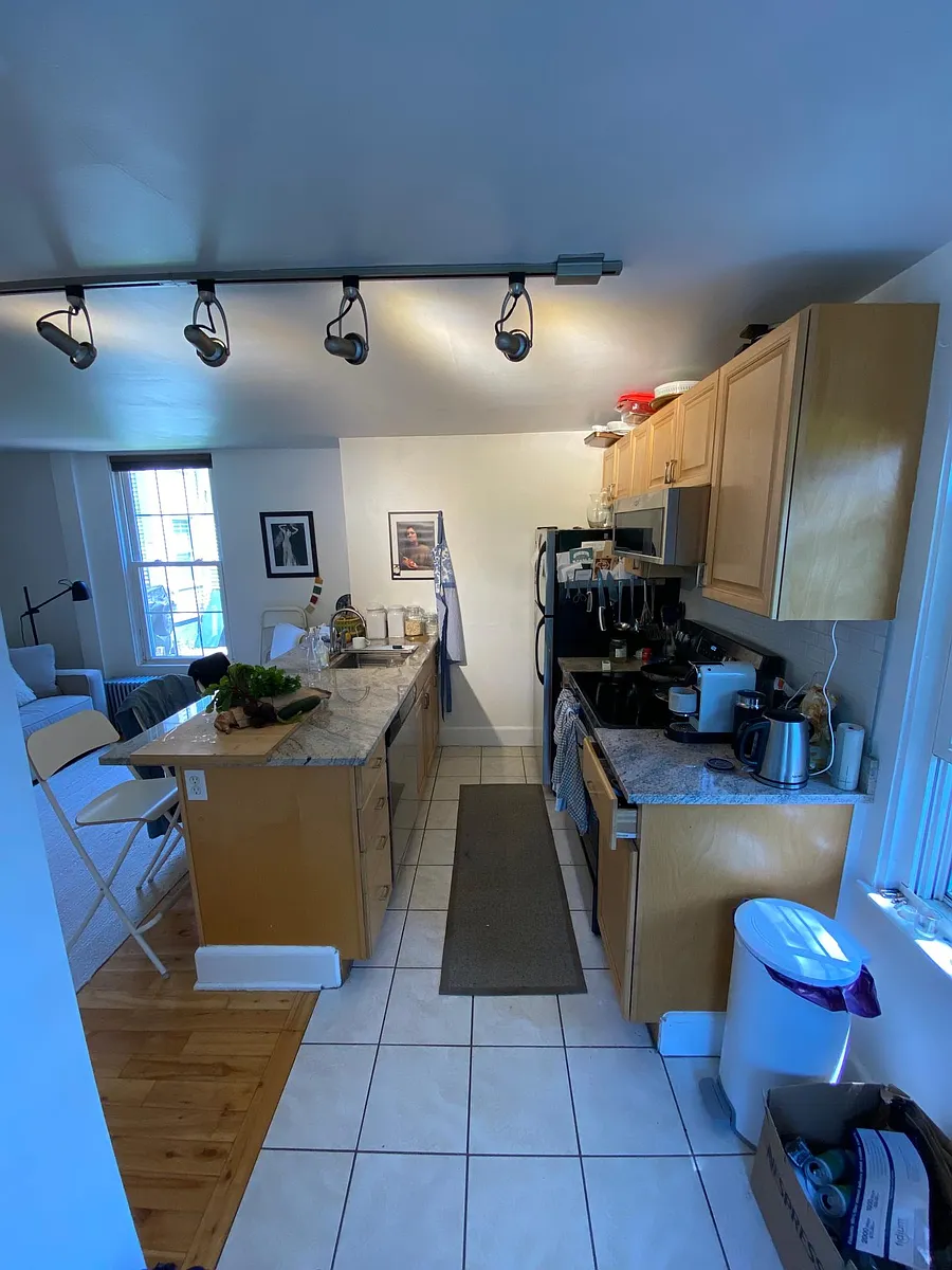 Building Photo - 66 Spruce St #3