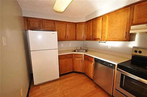 8020 Tamarron Dr — Photo 9
