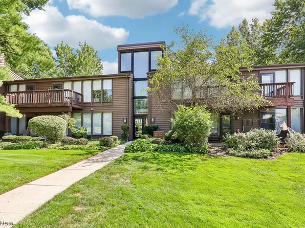 975 Canyon View Rd APT 107, Northfield, OH 44067