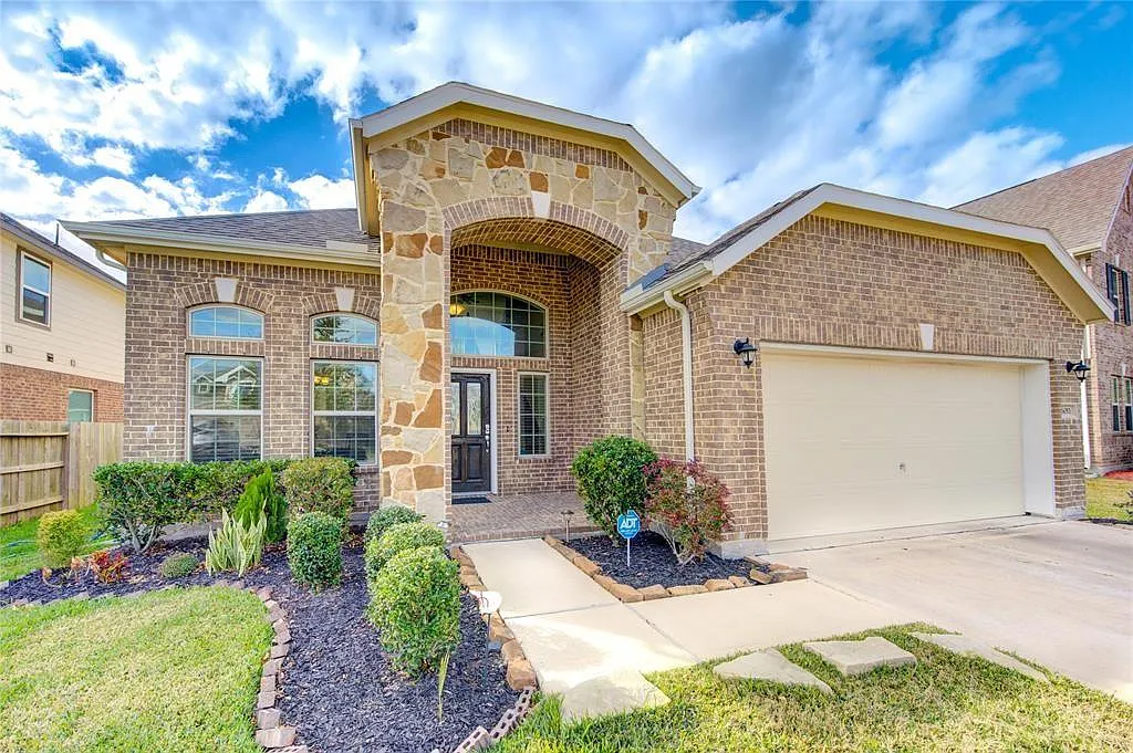 4 bed, 3.5 bath, 2811 sqft, $2,750 — Photo 2