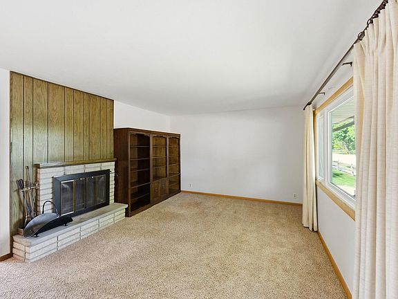 3rd image of 3520 Knoll PLACE