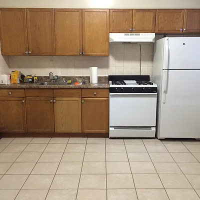 Rented by Halvatzis Realty | media 10