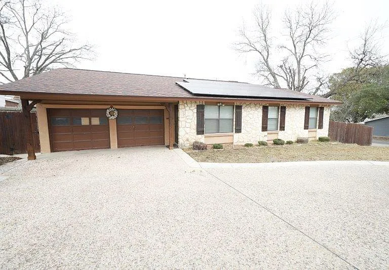383 Gayle Ave — Photo 2