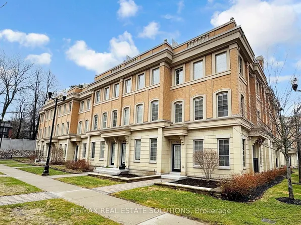 30 Hargrave Ln #5, Toronto, ON M4N 0A4