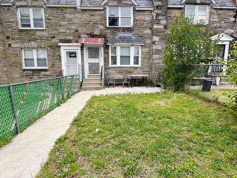 1522 Devereaux Ave — Photo 19