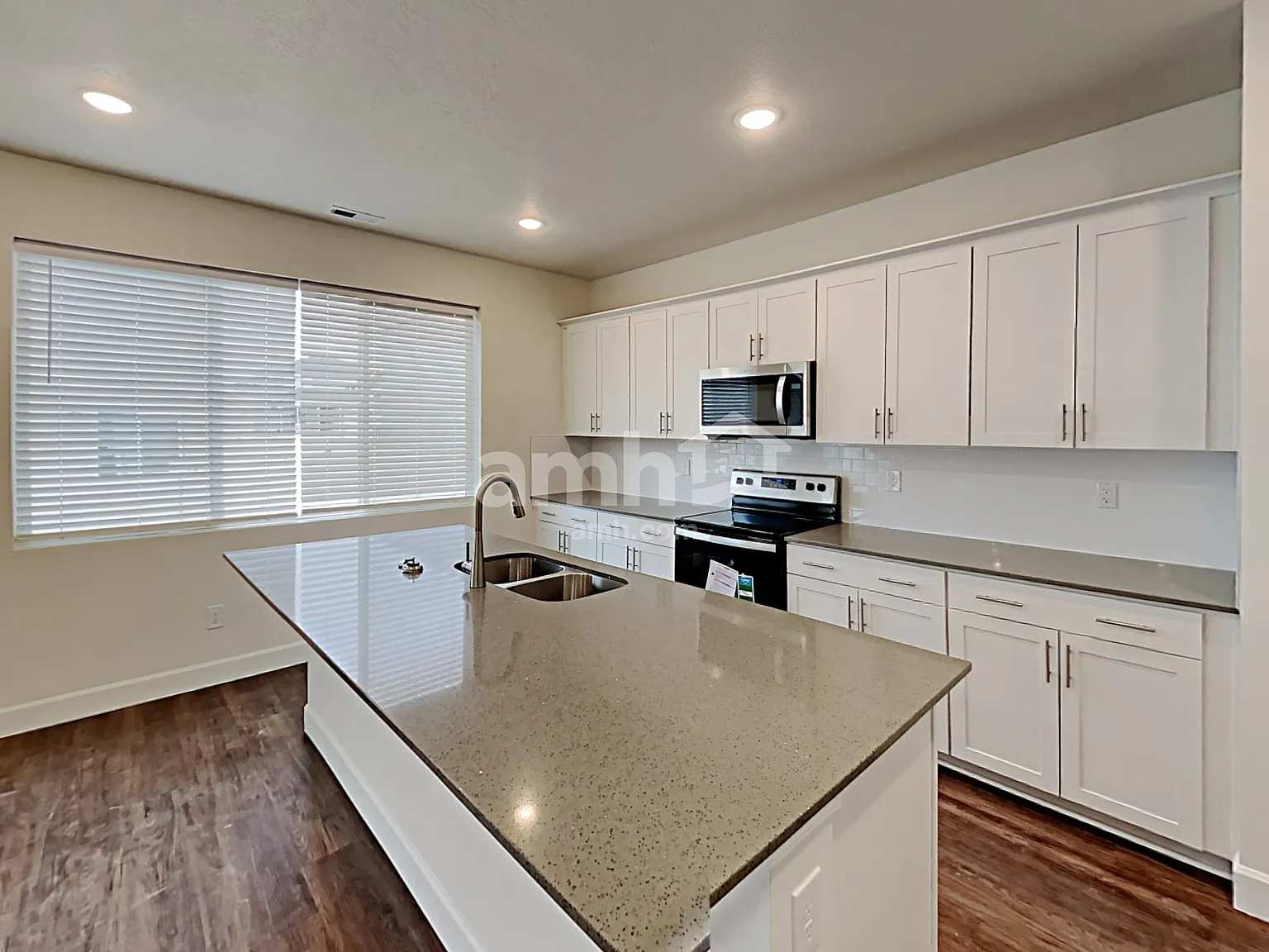 6 bed, 4.0 bath, 2942 sqft, $2,780 — Photo 4