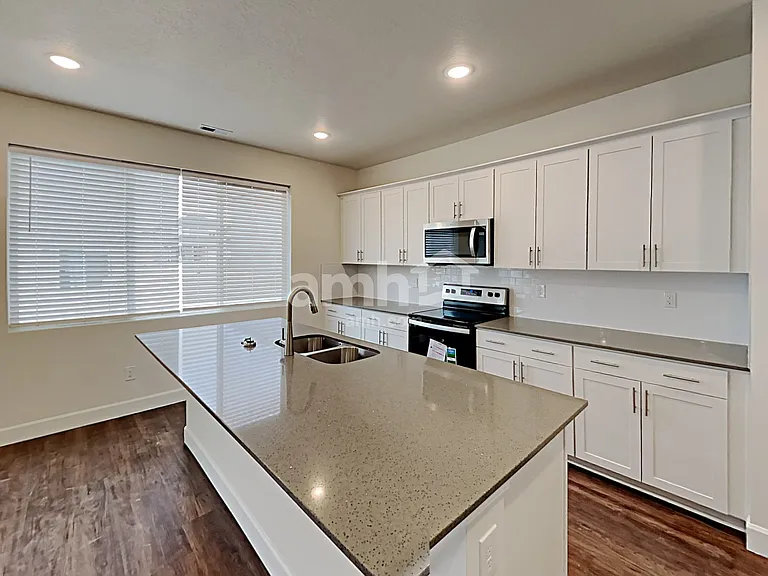 2381 E Frontier St — Photo 4