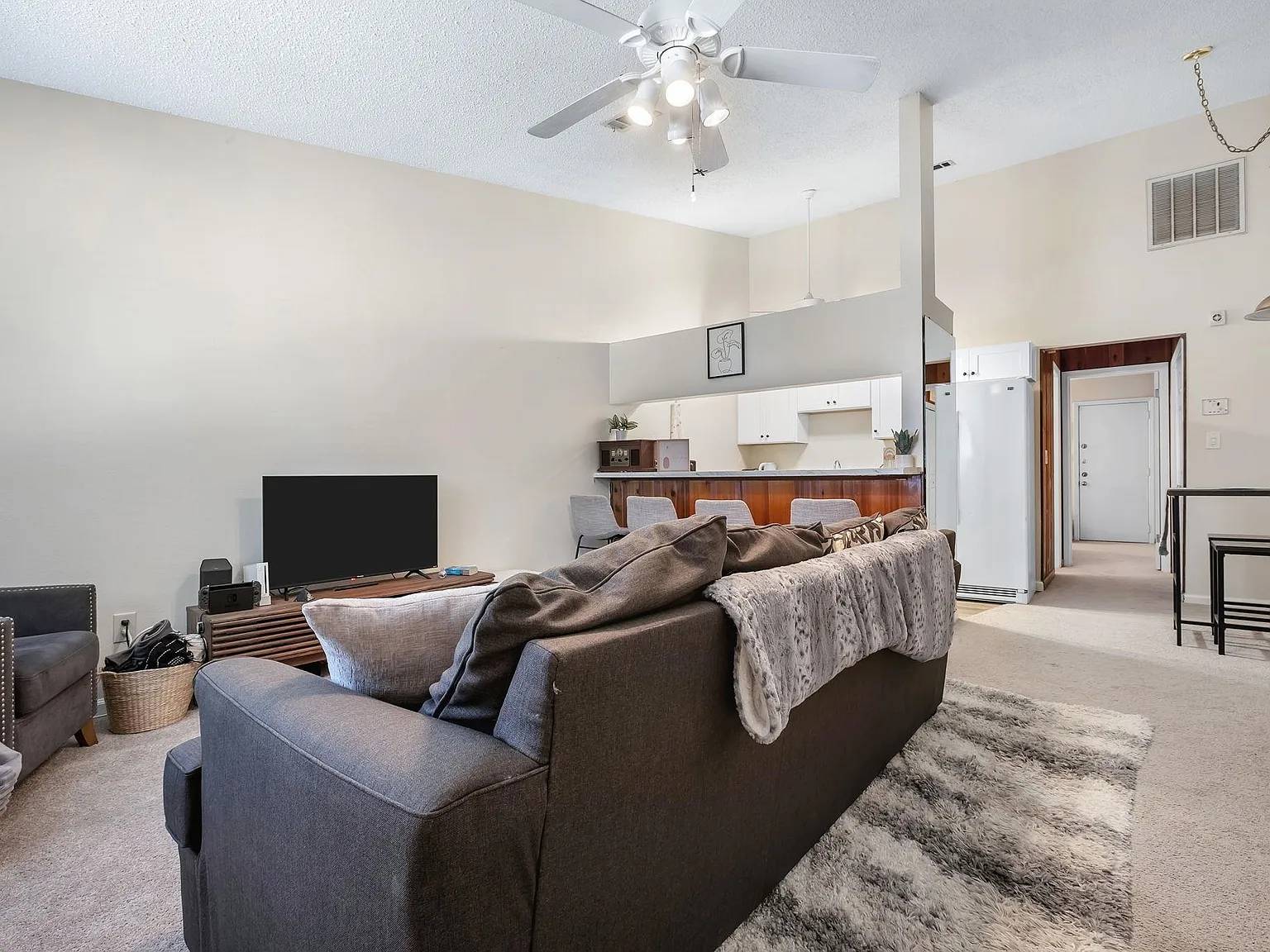 1 bed, 1.0 bath, 640 sqft, $1,050 — Photo 3