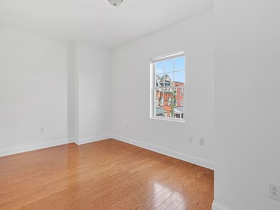 2nd image of 621 N 33rd St #2