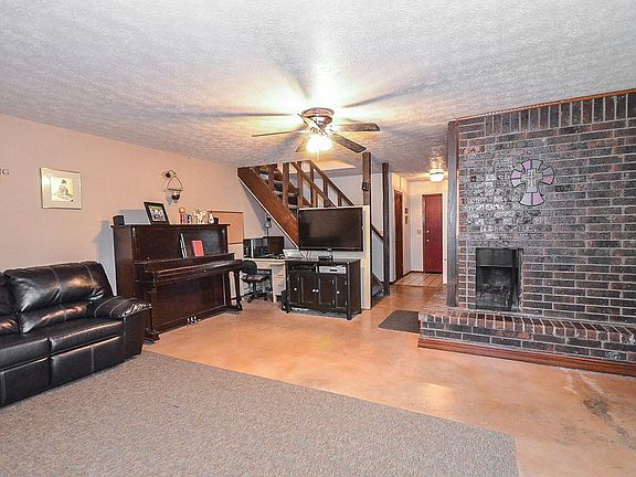 4th image of 405 N Ramblin Oaks Dr