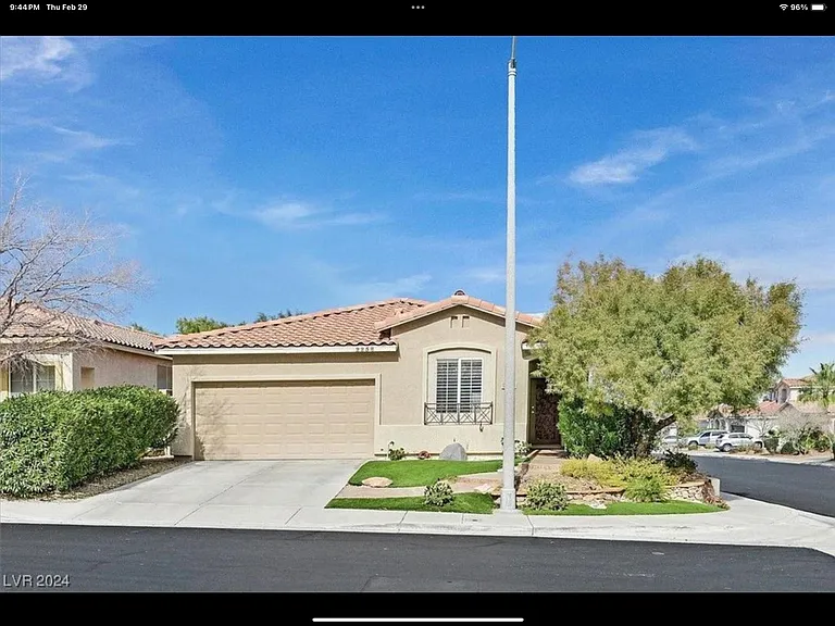 2258 Surrey Meadows Ave — Photo 4