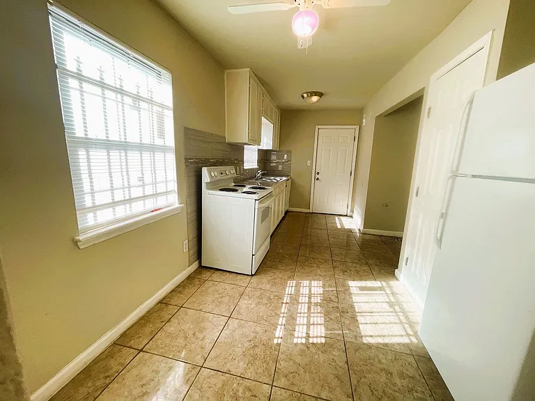 3815 Drew St — Photo 2