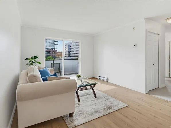 827 N Park St #415, Victoria, BC V8W 3Y3