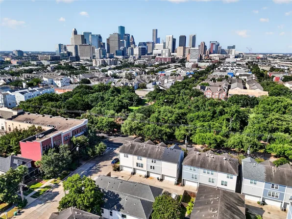 1708 Elgin St, Houston, TX 77004
