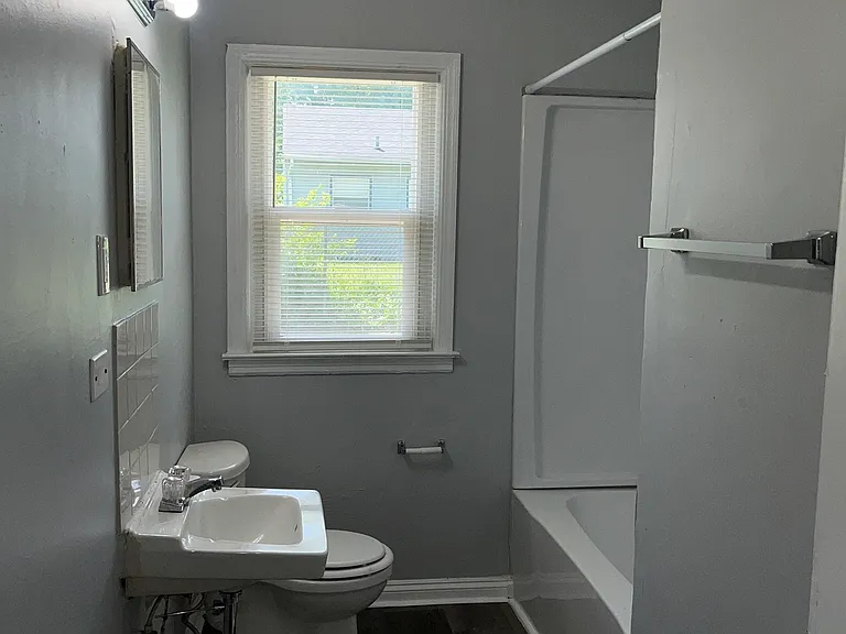 2226 N Kenyon St — Photo 15