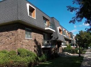 3223 W Parkway Dr APT 2C, Northbrook, IL 60062