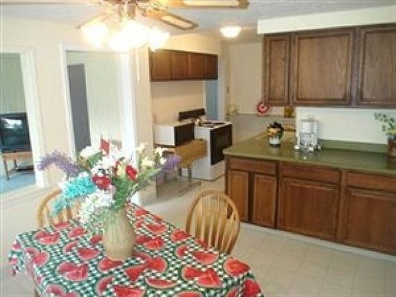 4th image of 1780 Idlehurst Dr