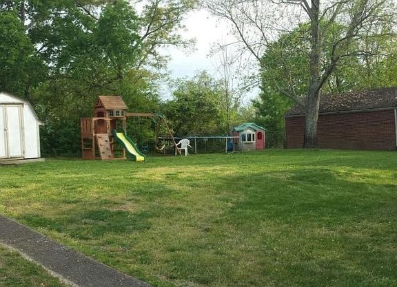 2nd image of 2414 Underwood Pl