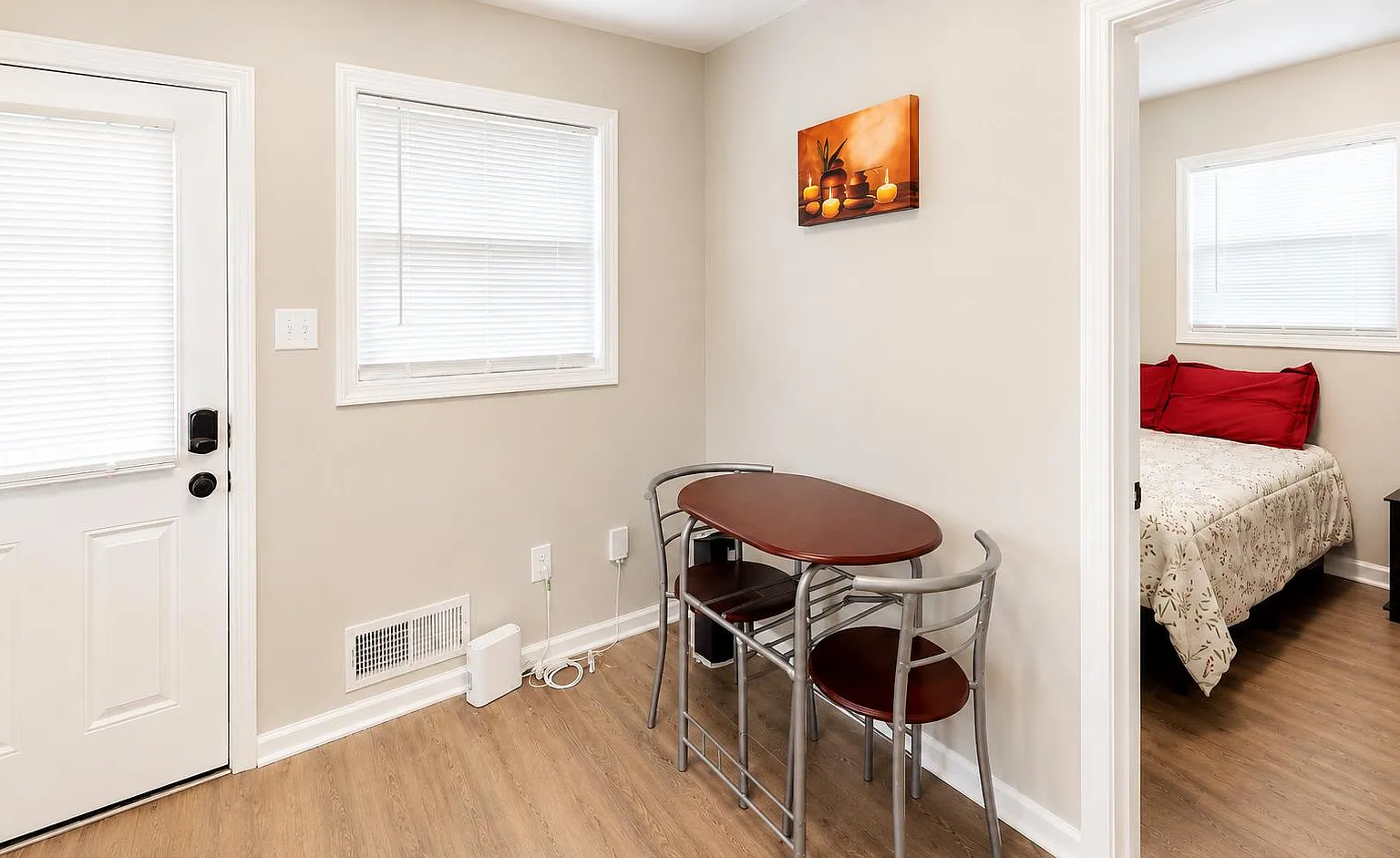 4 bed, 2.0 bath, 1036 sqft, $663 — Photo 4