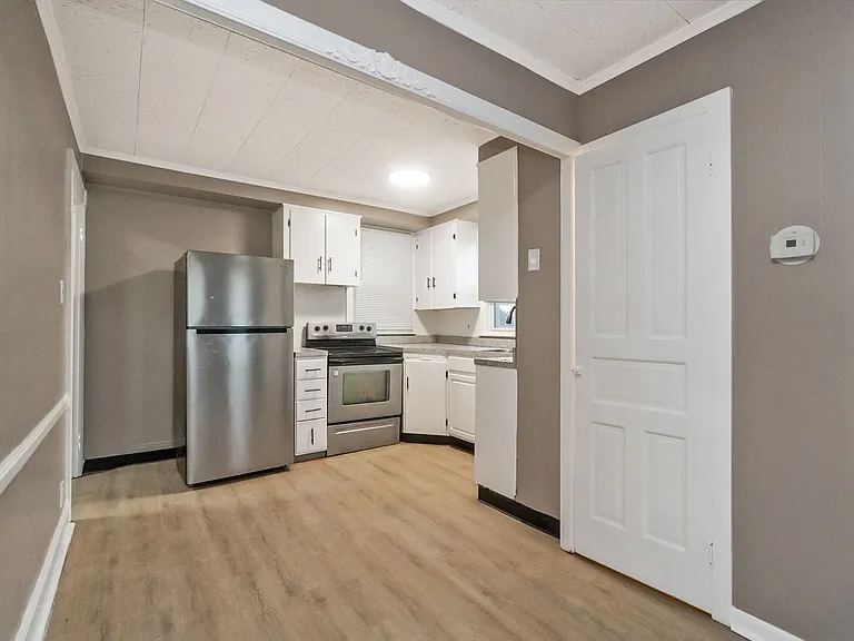 301 W Wilkes Barre St — Photo 4