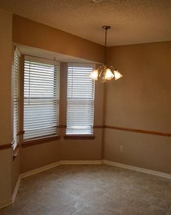 4th image of 1401 Ashley Dr
