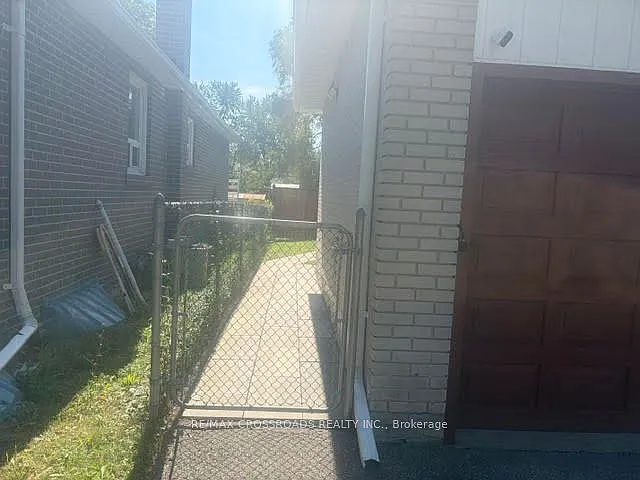 2 bed, $1,900 — Photo 2