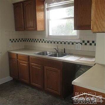 3rd image of 756 Winchester Ave