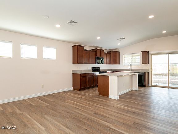 5th image of 8637 N Continental Links Dr