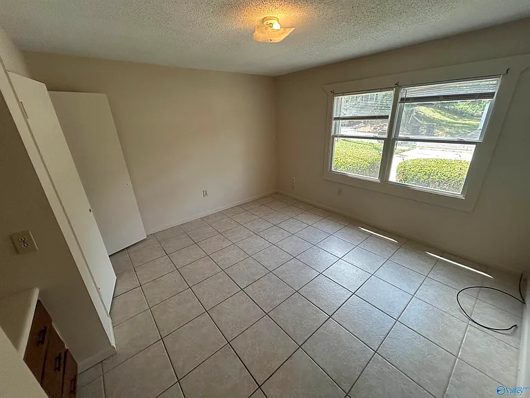 124 Michael Ave #B — Photo 9