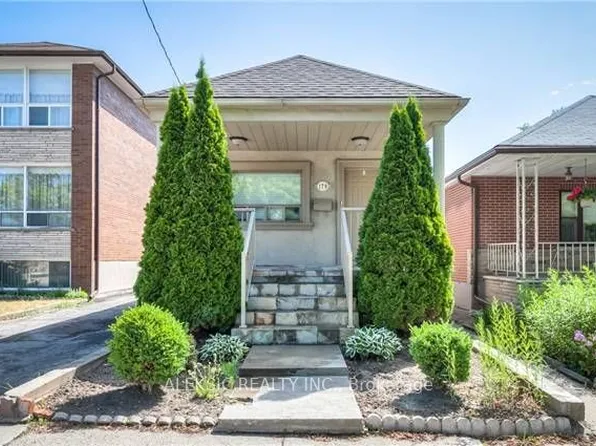 179 Thirtieth St, Toronto, ON M8W 3C6