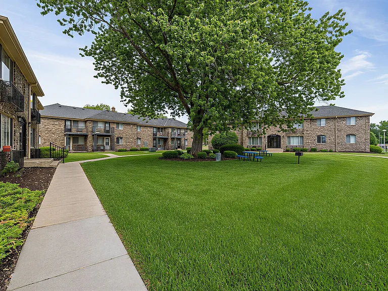 Stone Point Apartments Exterior