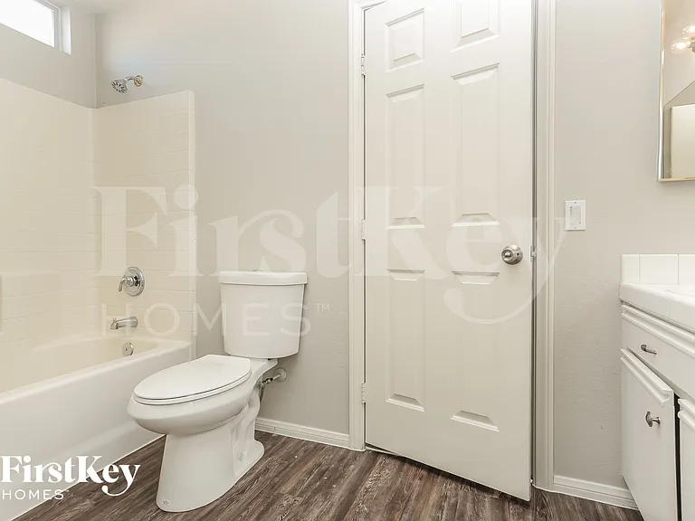 8049 Rock Port Cir — Photo 16