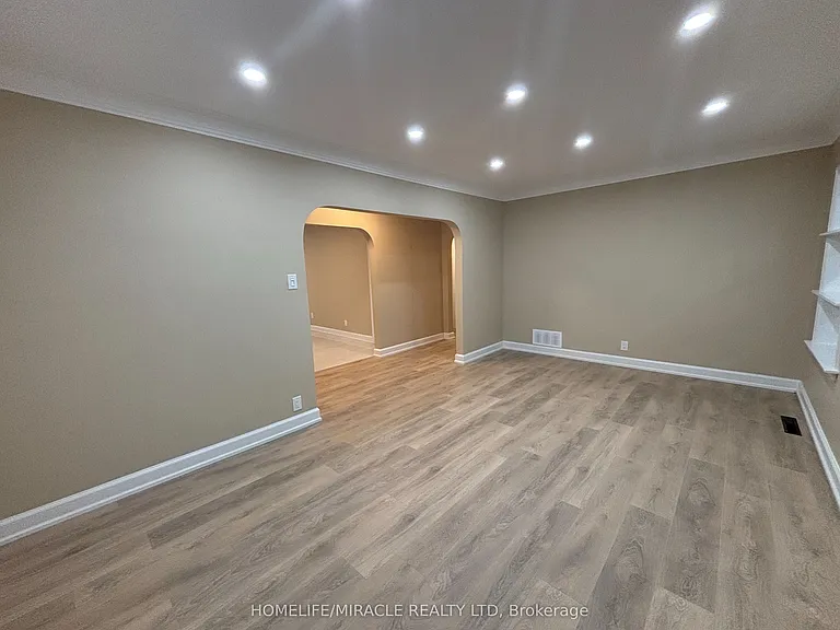 54 Hawman Ave #UPPER FLOOR — Photo 18