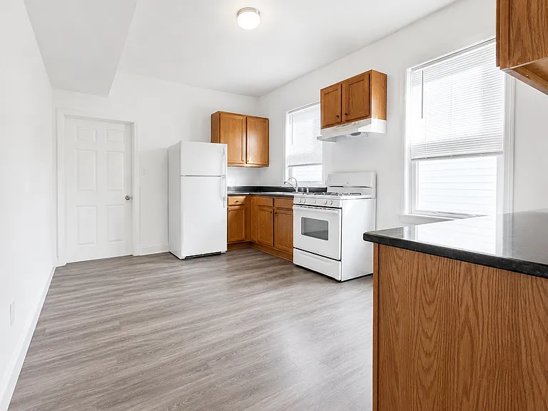 19 Highland St #6 — Photo 1