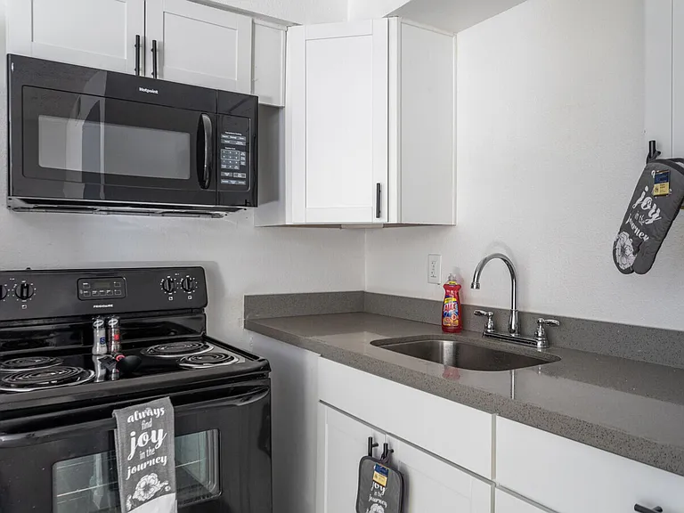 The Canvas Apartments — Photo 12