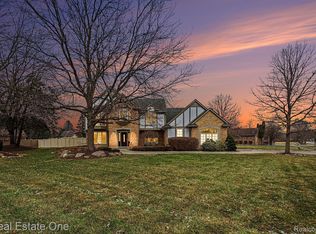 54990 Sherwood Ln, Shelby Township, MI 48315