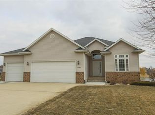 5123 Sweet Water Cir, Waterloo, IA 50701