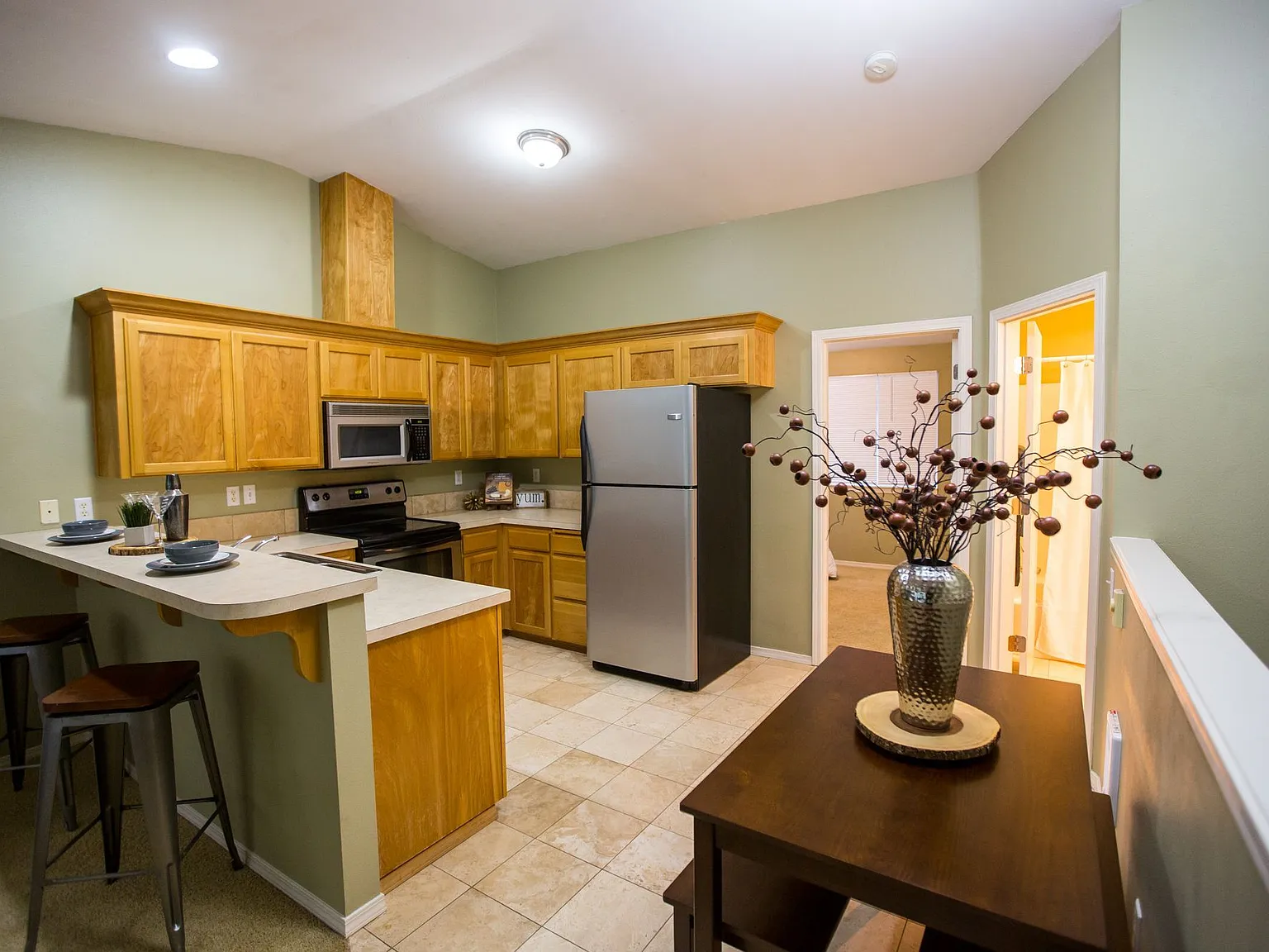Redwood Hills Condos — Photo 1