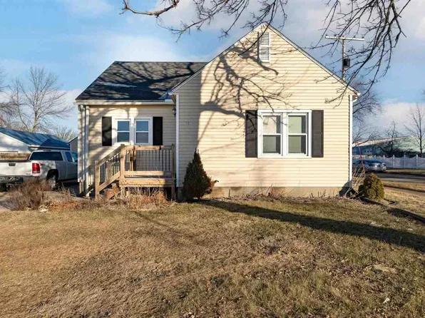 301 Roosevelt St, Alburnett, IA 52202