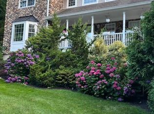 6 Sandy Hollow Rd, Centerport, NY 11721