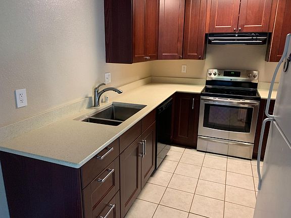 3rd image of 103 Lauren Ct