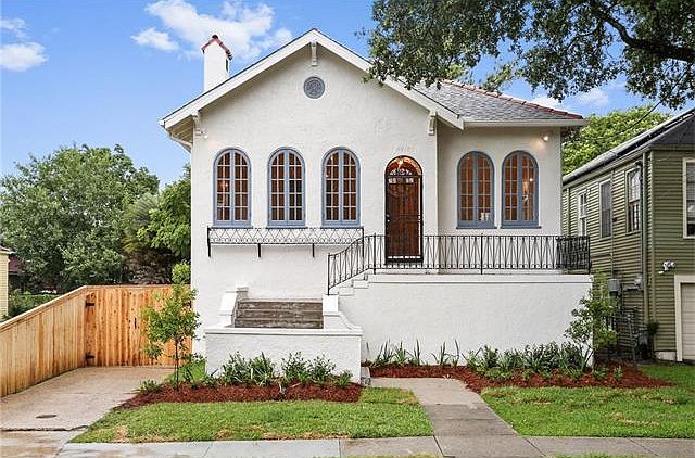1st image of 4418 Fontainebleau Dr