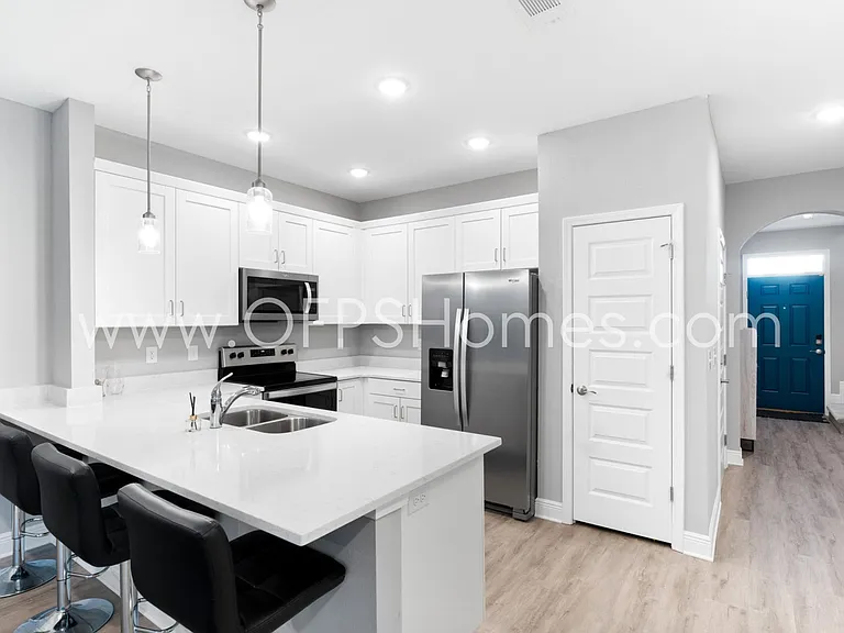 319 Carmel Dr #4 — Photo 10