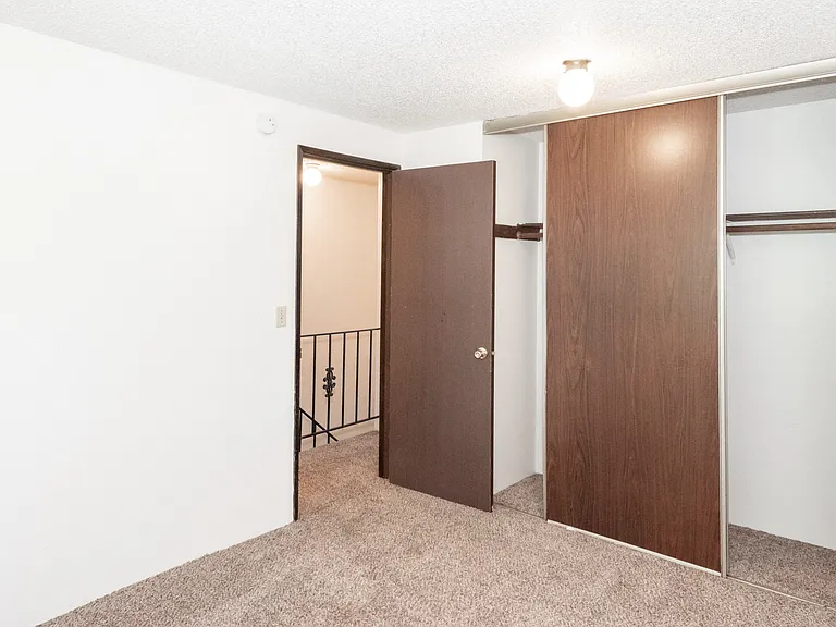 Hallmark Apartments — Photo 15