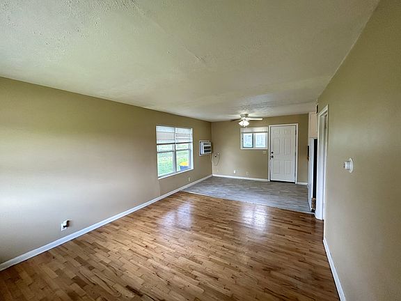 5th image of 818 Elm St