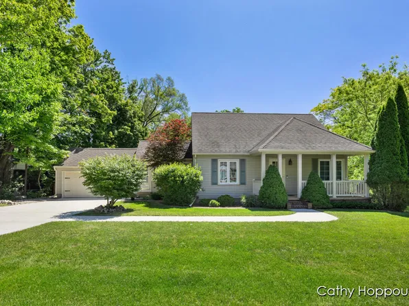 820 Bon Air Rd, Lansing, MI 48917